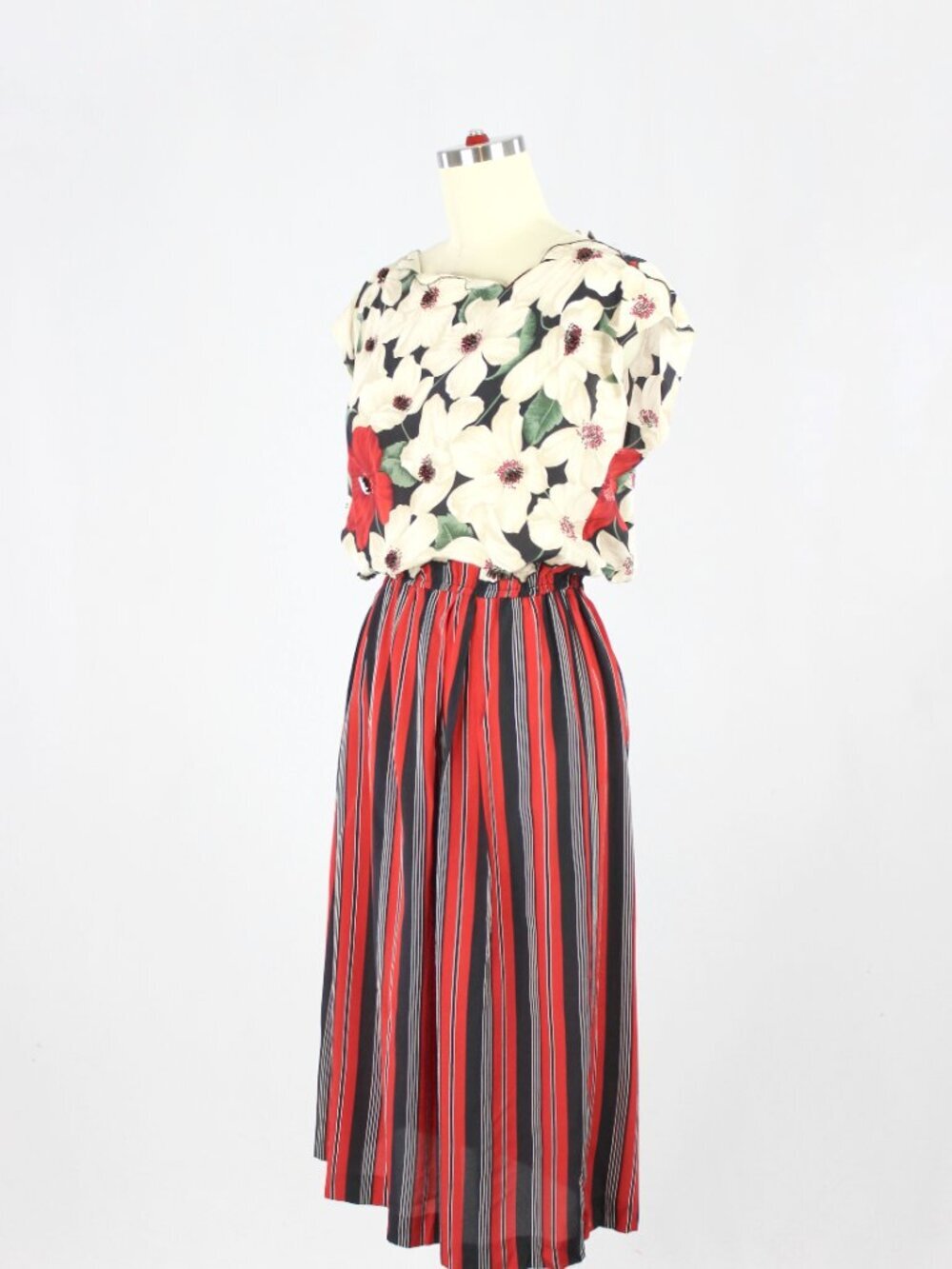 Vintage 80's MIMMINA Ivory Red Floral Striped Beaded Silk Crepe Dress, Size S - Picture 4 of 15